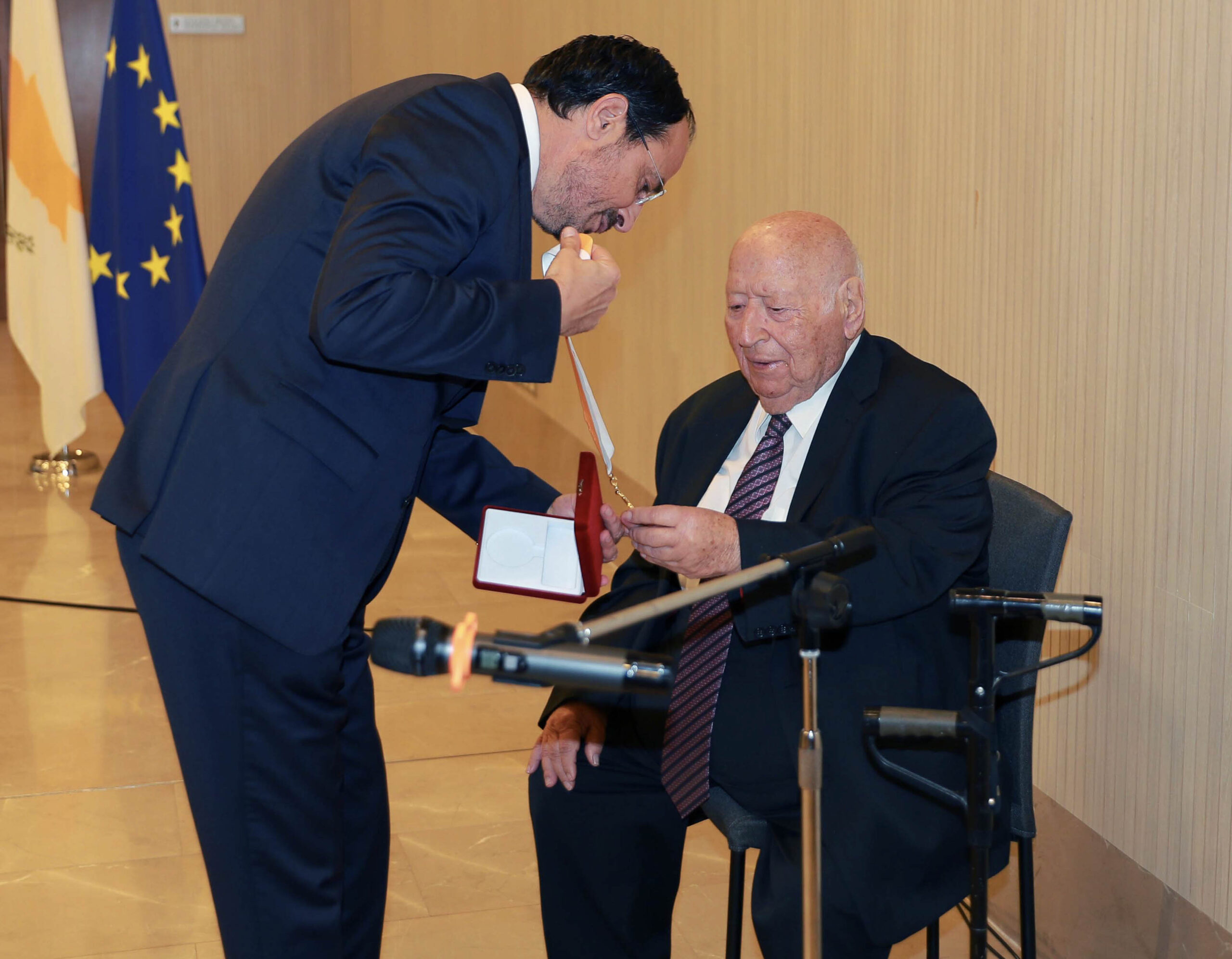 Πρόεδρος της Δημοκρατίας – Απονομ